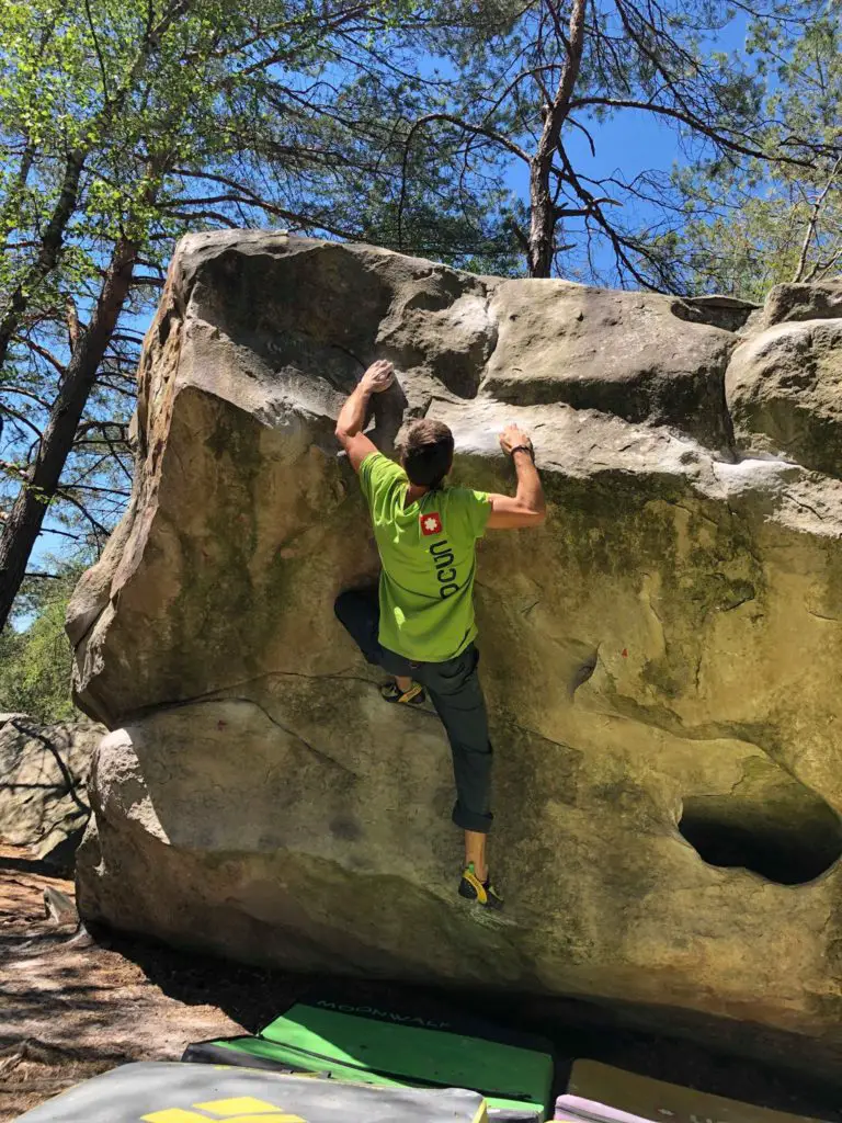 Fontainebleau l'un des plus beaux sites d'escalade de blocs du monde