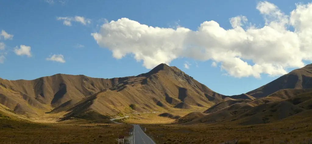 Lindis pass en Nouvelle-Zélande en fin de journée