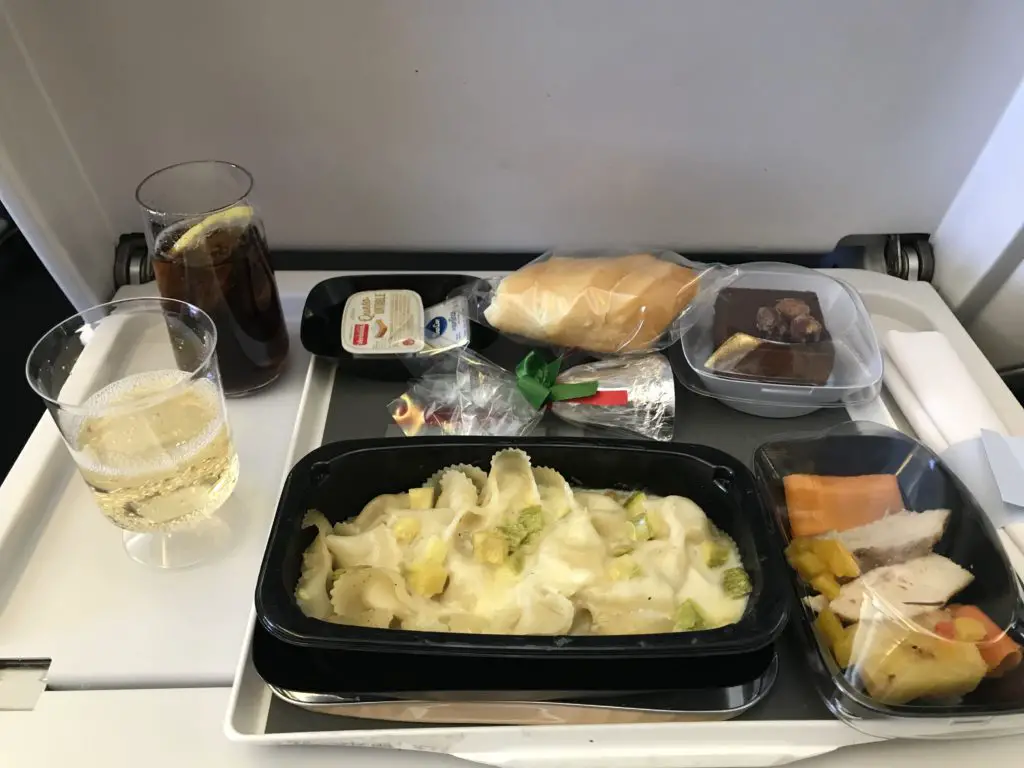 Premier repas de Noel avec Champagne durant mon vol Buenos aires à France avec Air France