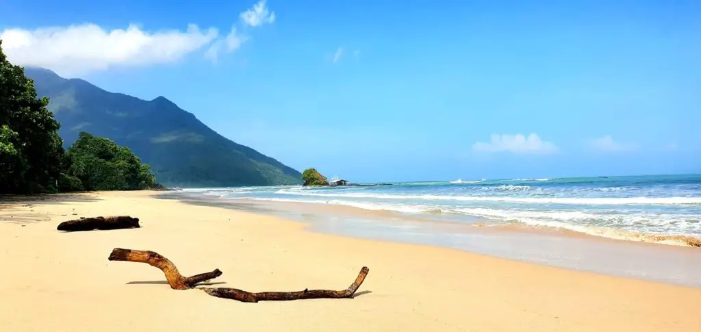 La même plage le lendemain sous un magnifique soleil des Philippines