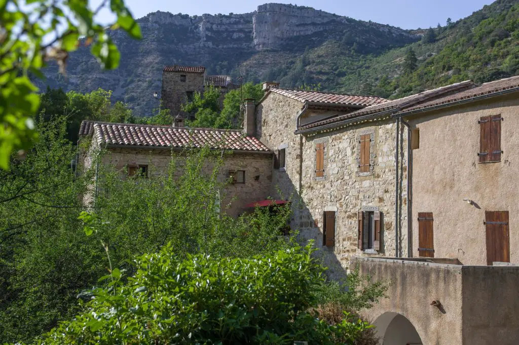 Le Hameau de Navacelles au coeur du cirque 