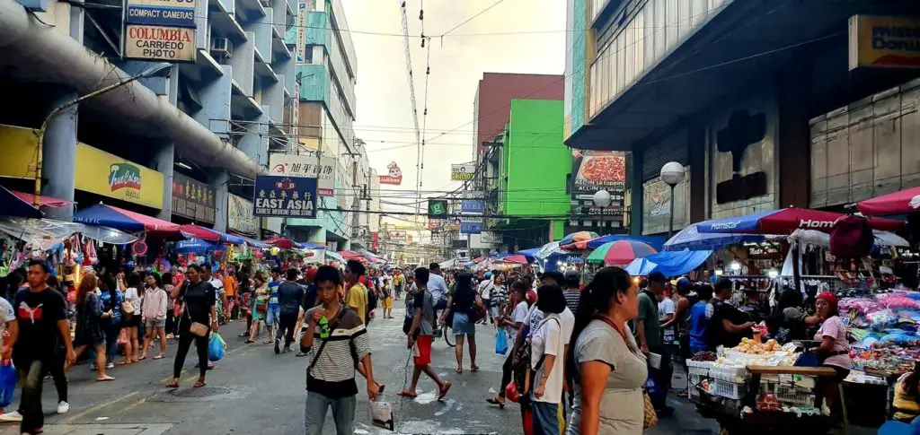 Les rues animées de Manille aux Philippines