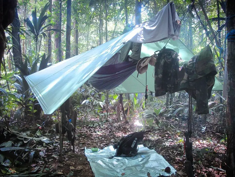 Campement lors d'une expédition en amazonie avec Tony Lopes