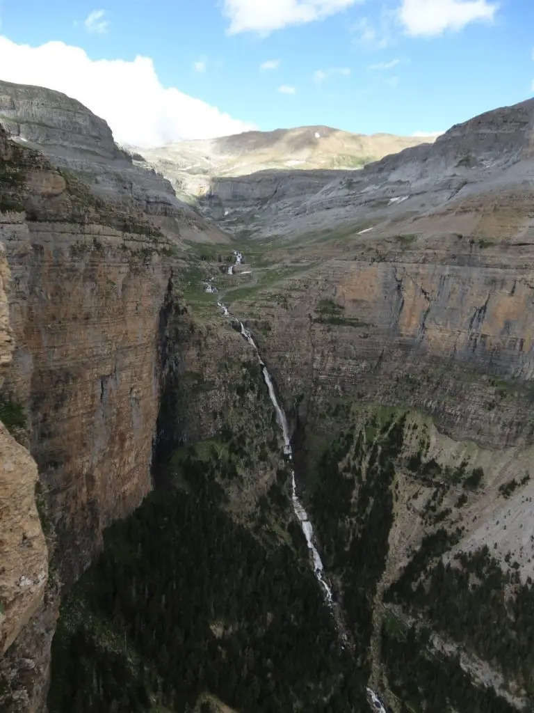 Cascade du Cotatuero dans le Parc National d'Ordesa