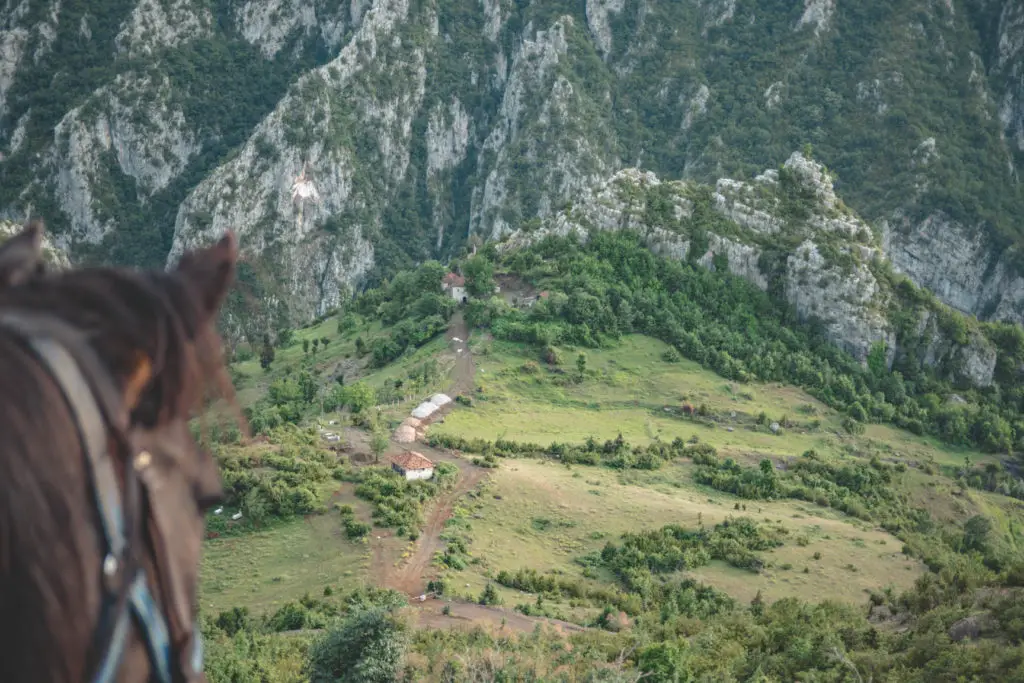 La culture albanaise est très hospitalière durant notre rando à cheval en Albanie