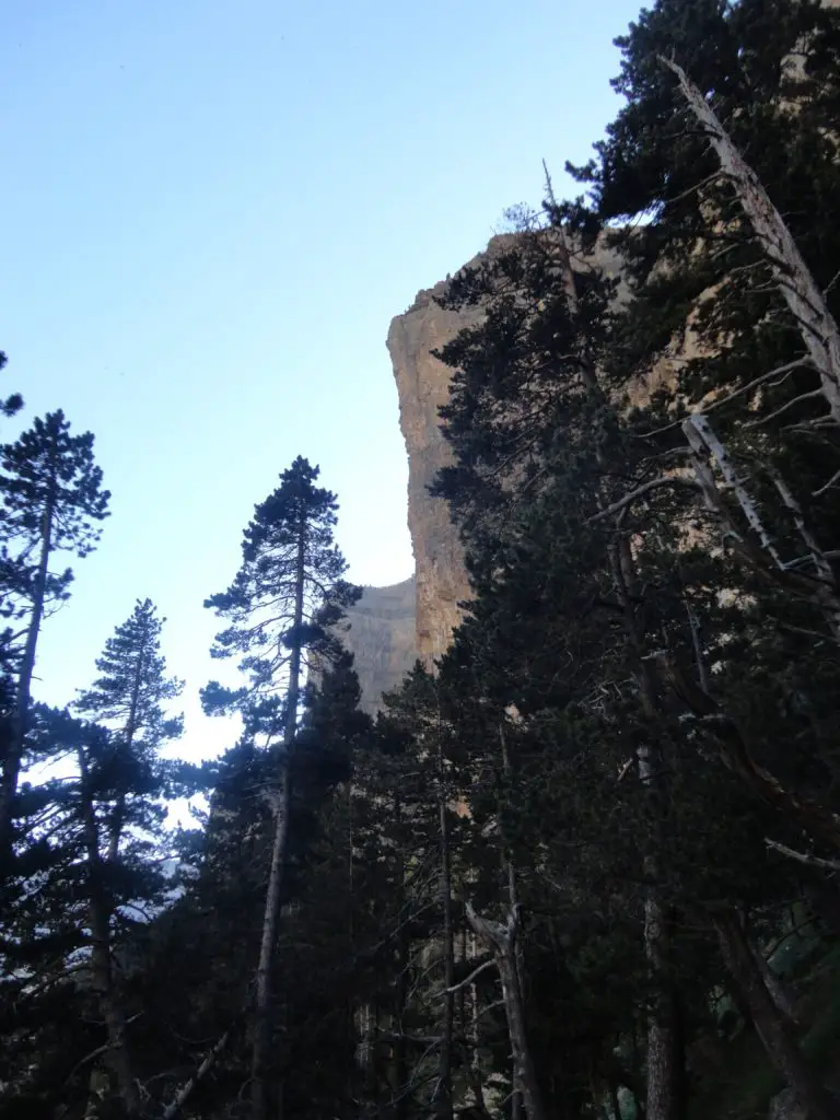 Le pilier du Cotatuero à Ordesa depuis le sentier de montée