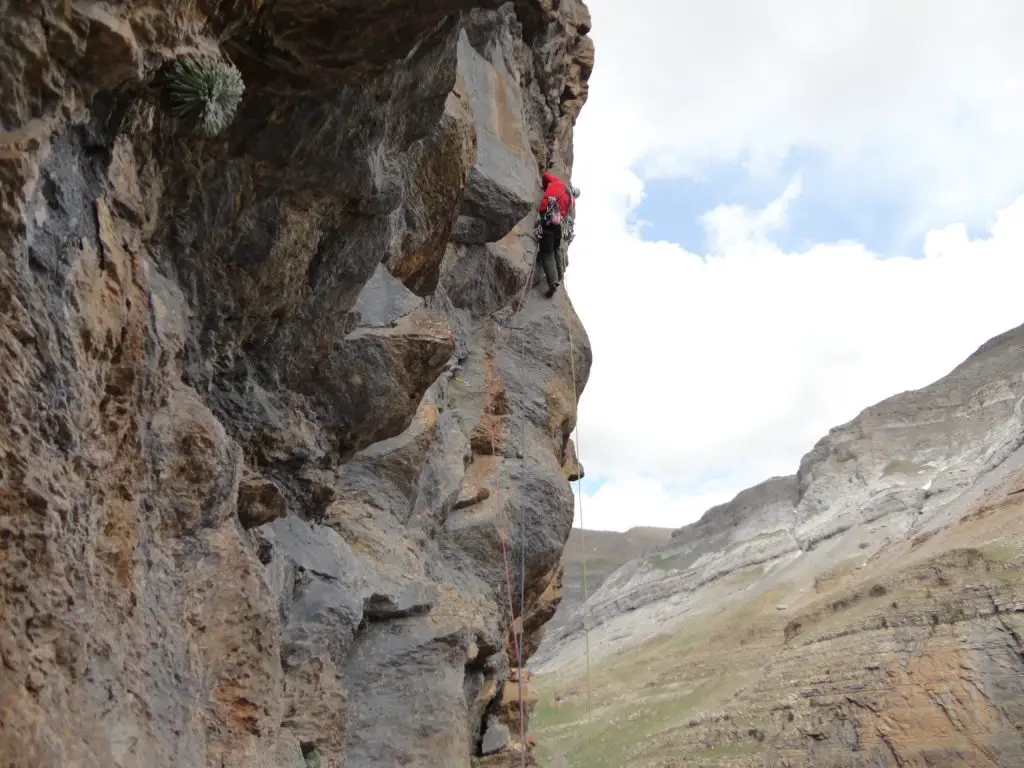 Les murs bleus de sortie de Racs dans le parc national de Ordesa