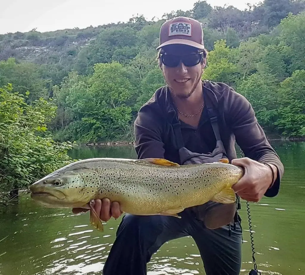 Luc MALBOIS à la recherche des grosses truites en pêche à la mouche