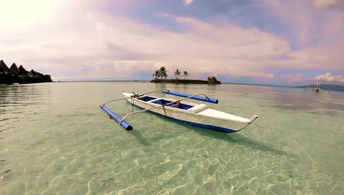 Petit bateau local au Sud de l’île de Bohol à découvrir lors d'un voyage aux Philippines