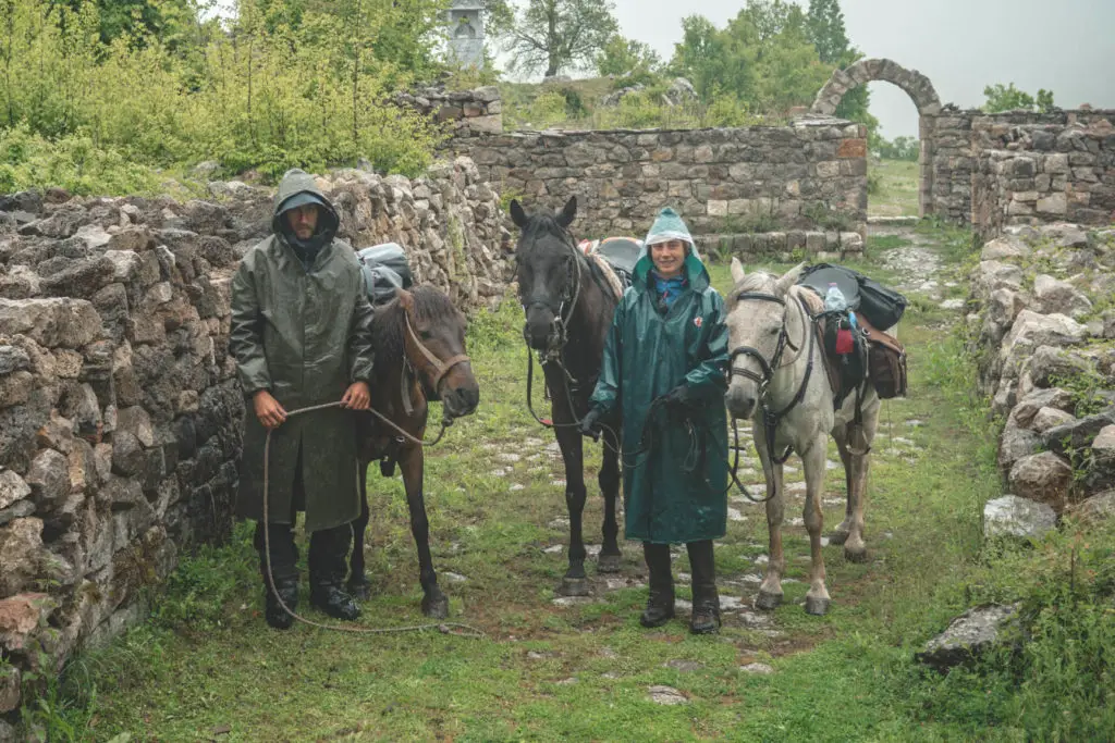 Pluie, vent, grêle durant notre rando à chevla en Albanie