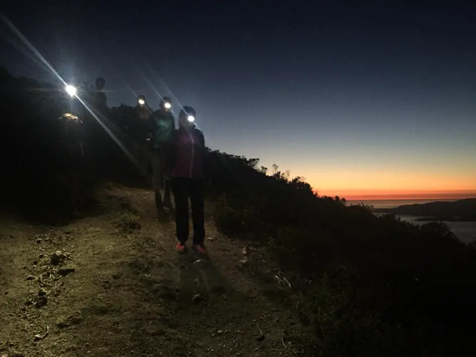 retour à la frontale après un coucher de soleil en corse