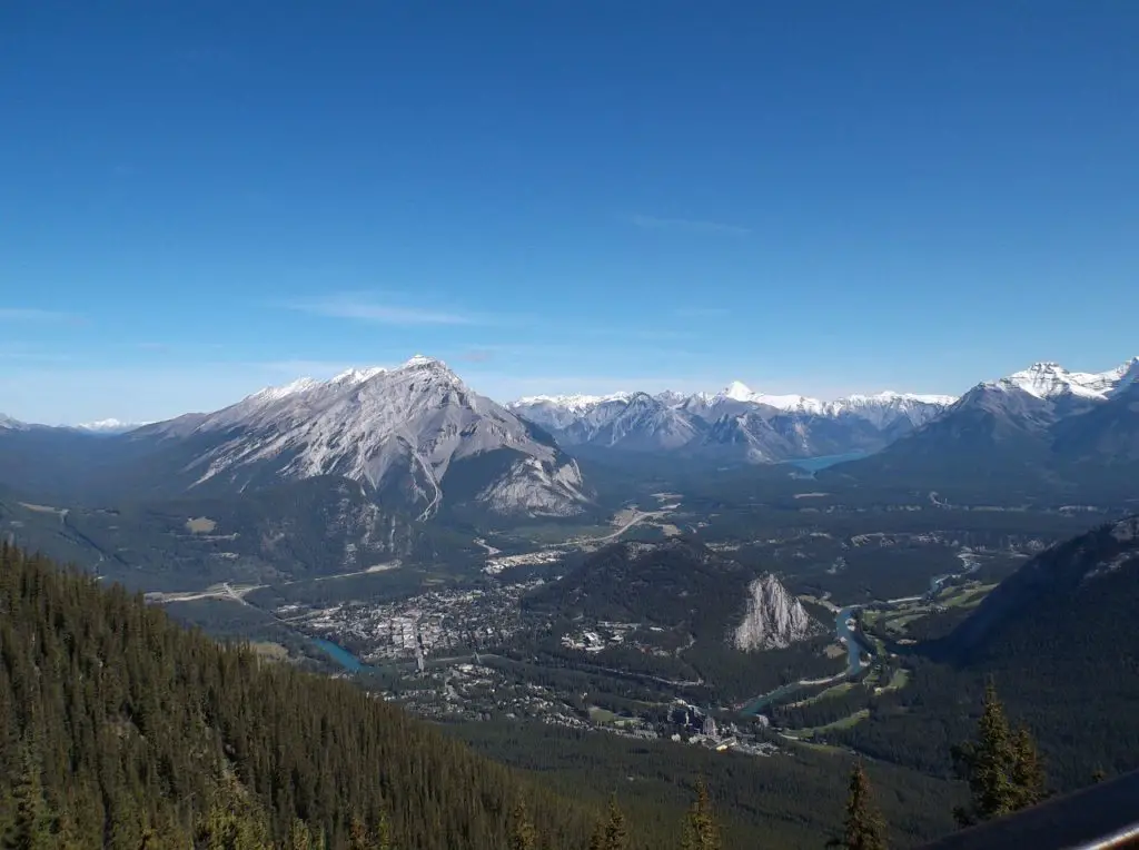 Sunshine au Canada pour des vacances en avril à la montagne