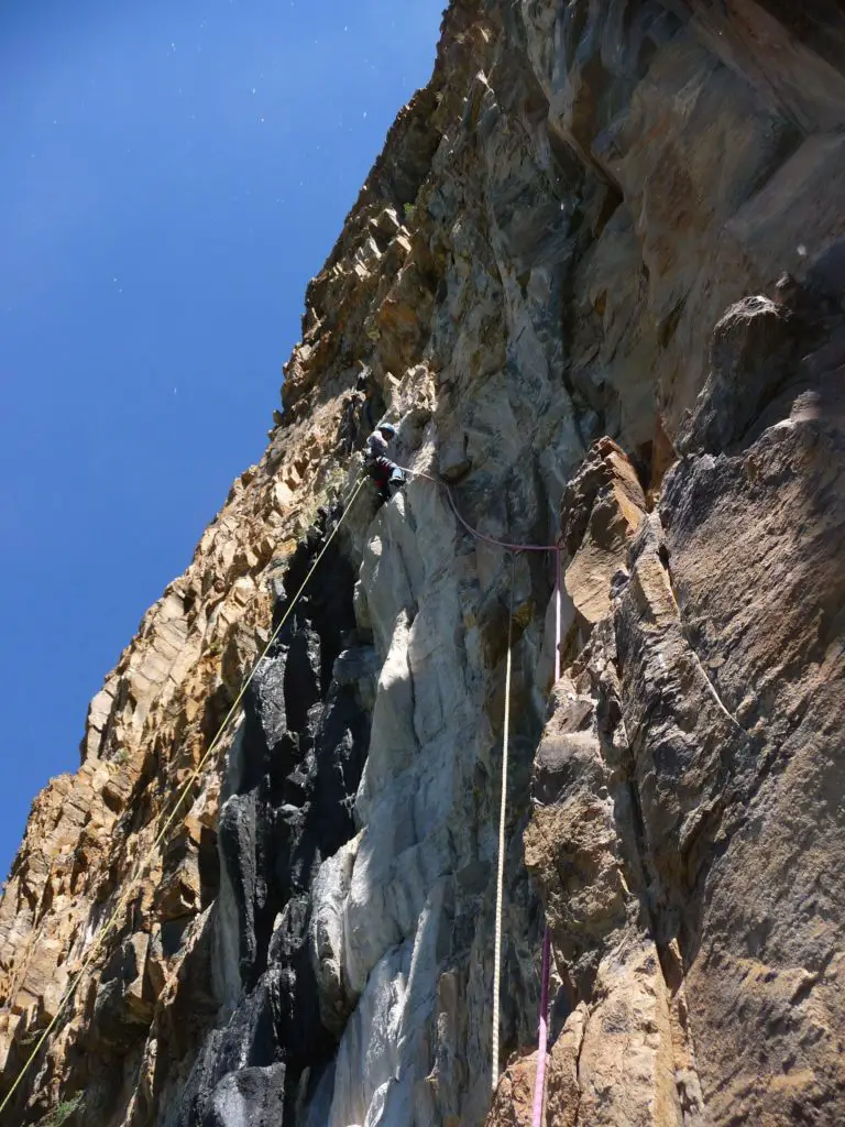 Un 6c+ bien physique dans « Misoginos » sur la falaise d'Ordesa en Espagne