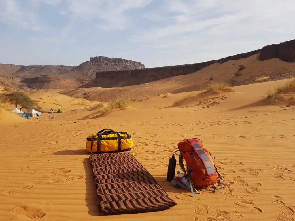 12 jours de randonnée dans le désert de Mauritanie avec le chargeur solaire Photon de sunslice