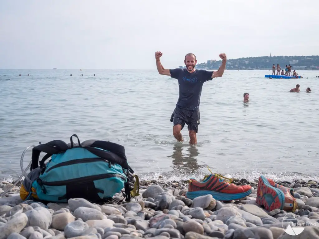 A force marcher toujours tout droit, on finit par tomber sur la mer Méditerranée !