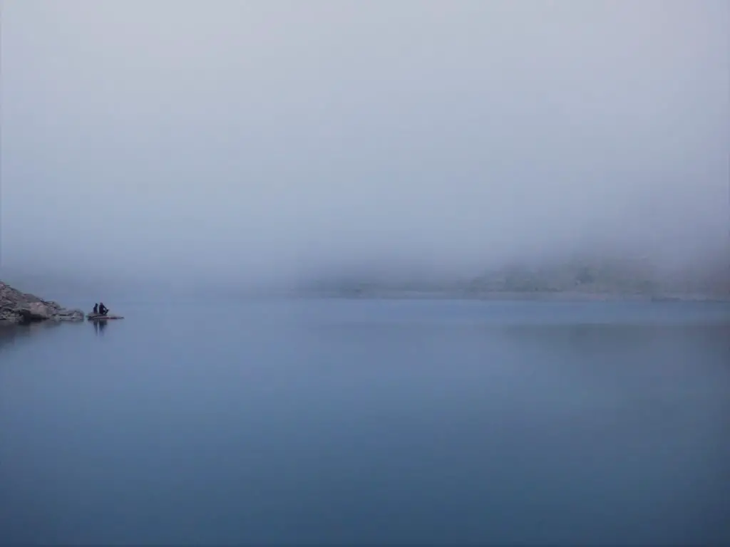 ambiance mystérieuse sur le lac de Rabuons
