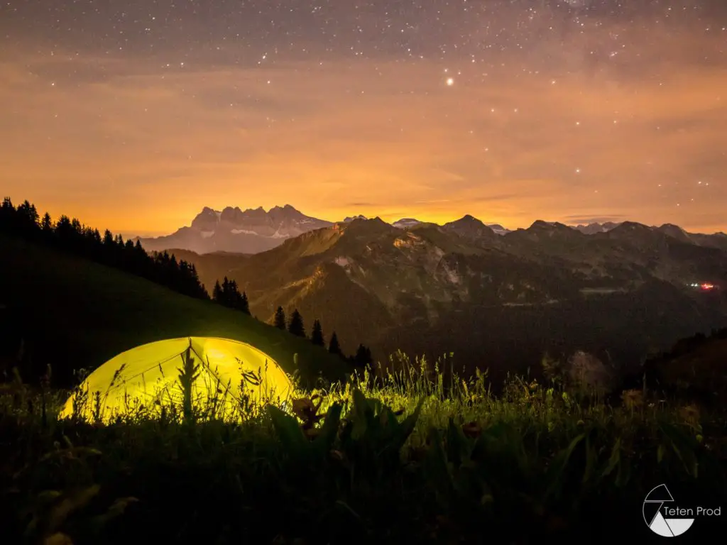 Au dessus de ma tente coucher de soleil sur les Dents du Midi