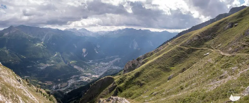 Au lieu de suivre le GR5 j’ai traversé le coeur de la Vanoise, et maintenant je redescends sur la ville de Modane