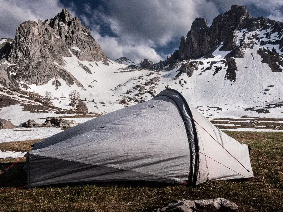 Bivouac de rêve vers le refuge du Chardonnet durant un trek hivernal