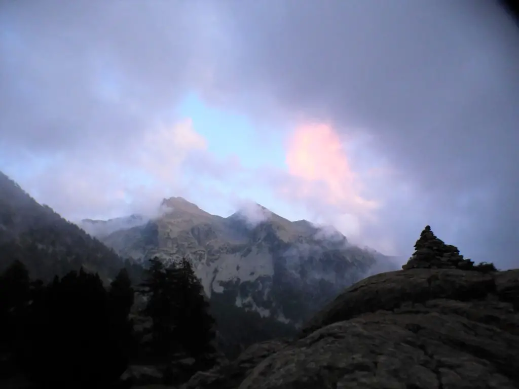 couleurs de fin de journée de randonnée à pied dans le Mercantour