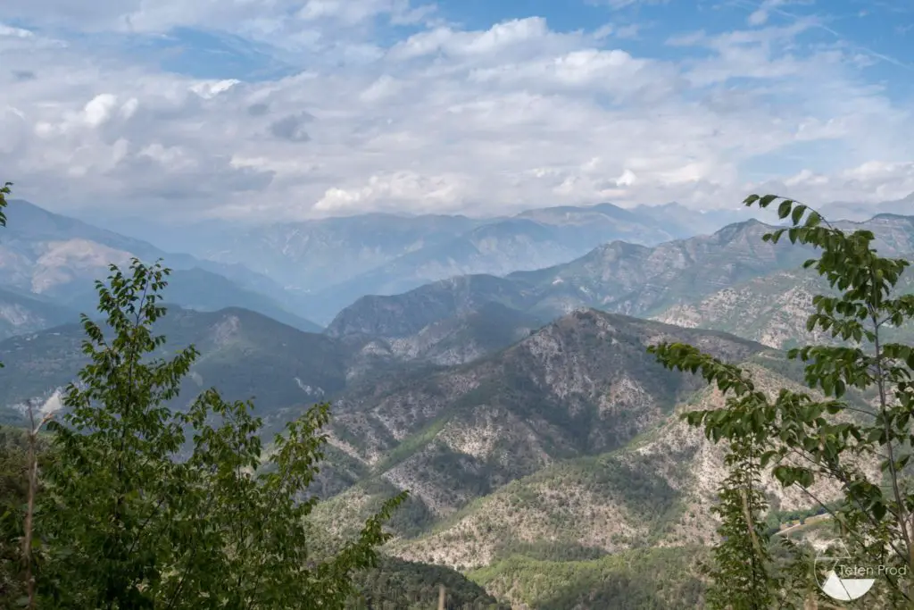 La course poursuite contre les orages au dessus de Lucéram