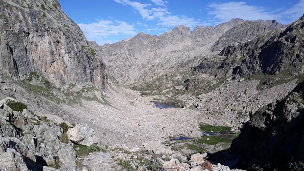 la montée est ponctuée de lacs