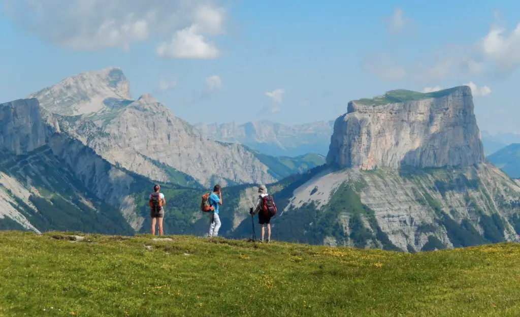 La vue magnifique en chemin sur le mont Aiguille dans le Vercors