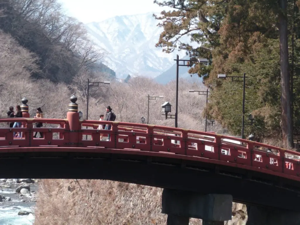Le pont sacré à Nikko qui marque l’entrée du site des temples  