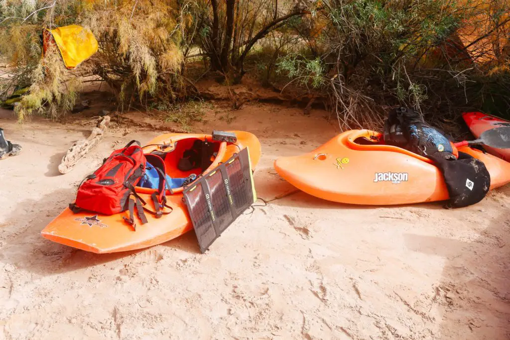 Panneau solaire Goal Zero en trip kayak