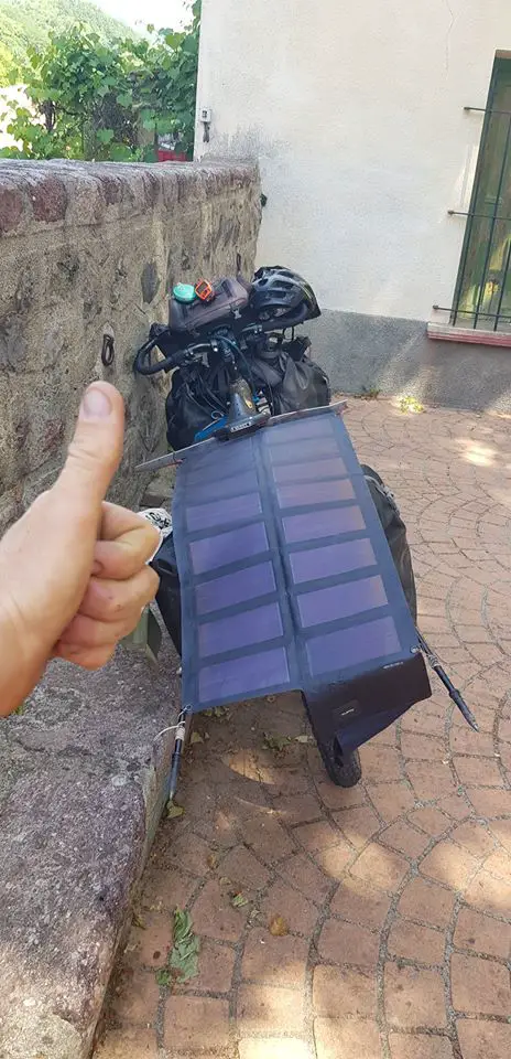 Panneau solaire PT25 powertec utilisé par limitless eco adventure
