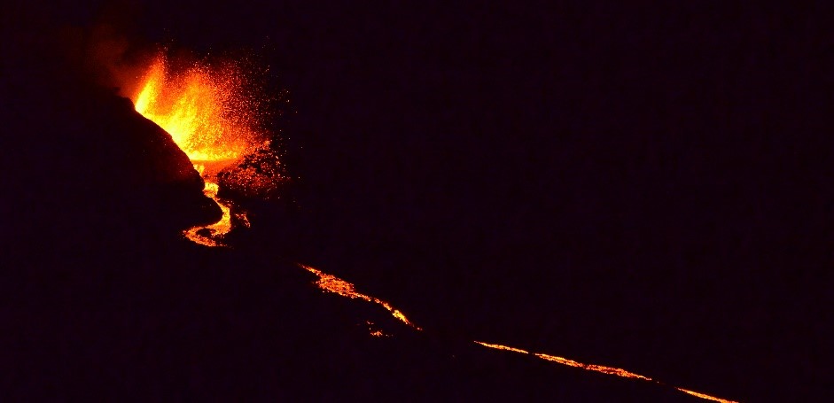 Piton de la Fournaise en éruption à la Réunion