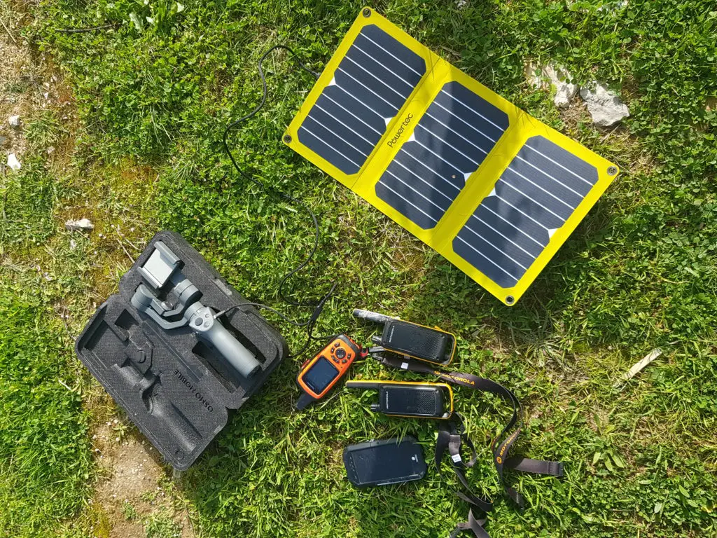 Que peut on recharger avec un panneau solaire pliable PT16 Powertec