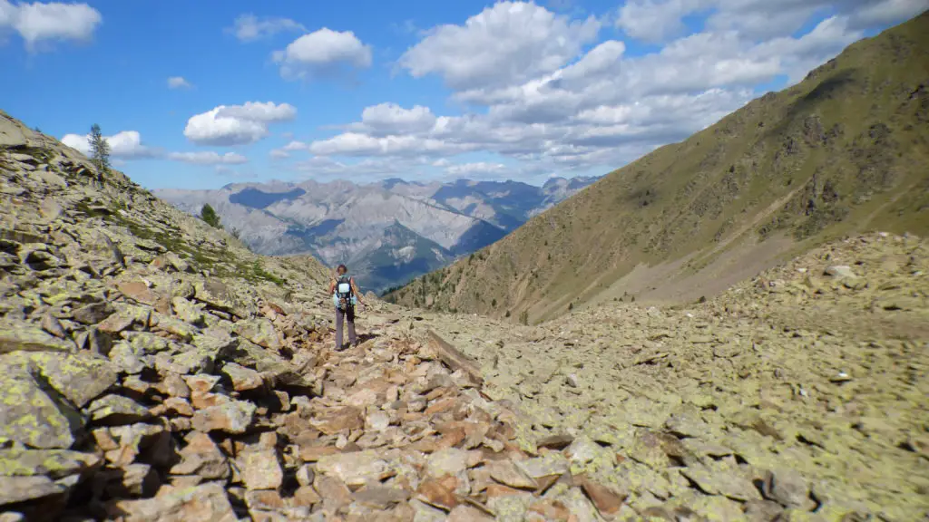 traversée de pierriers sur les montagnes du Mercantour