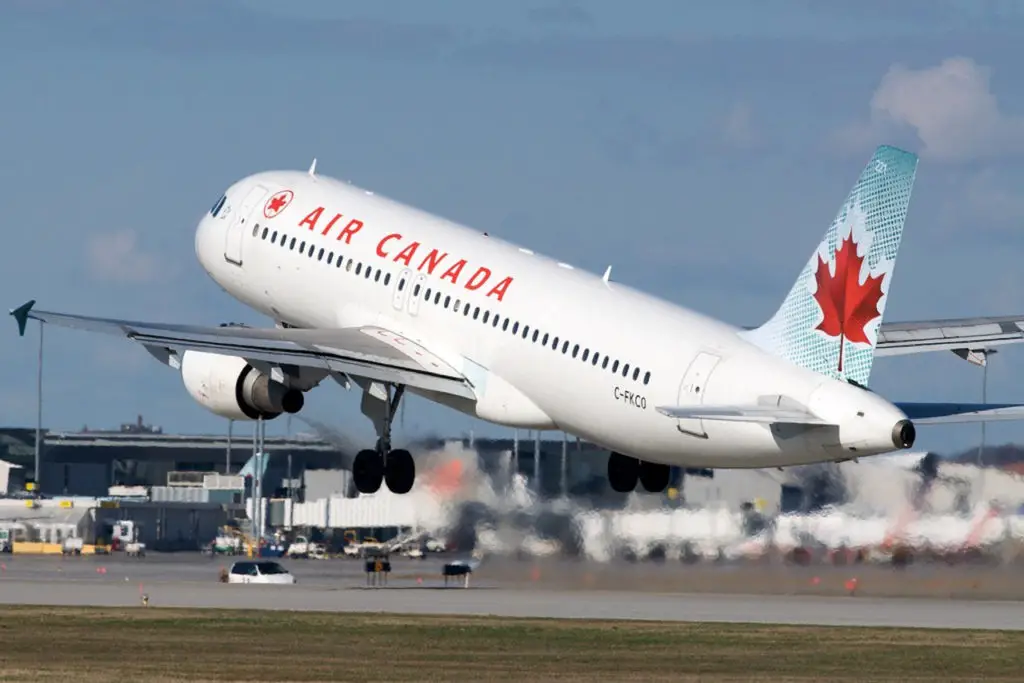 AVE pour un voyage au Canada par Avion