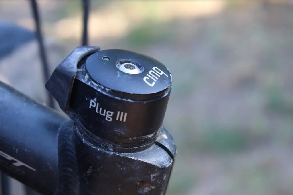 Le chargeur dynamo USB pour nos vélos pour notre tour du monde