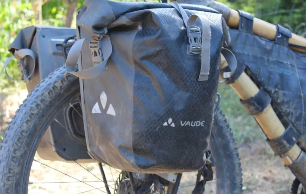 Sacoches vélo Aqua Back 48L de Vaude pour notre tour du monde en vélo Bambou