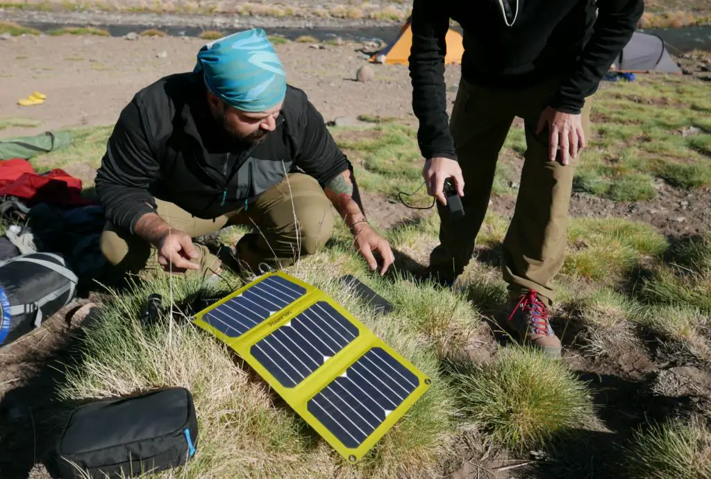 Un panneau solaire recharge-t-il rapidement