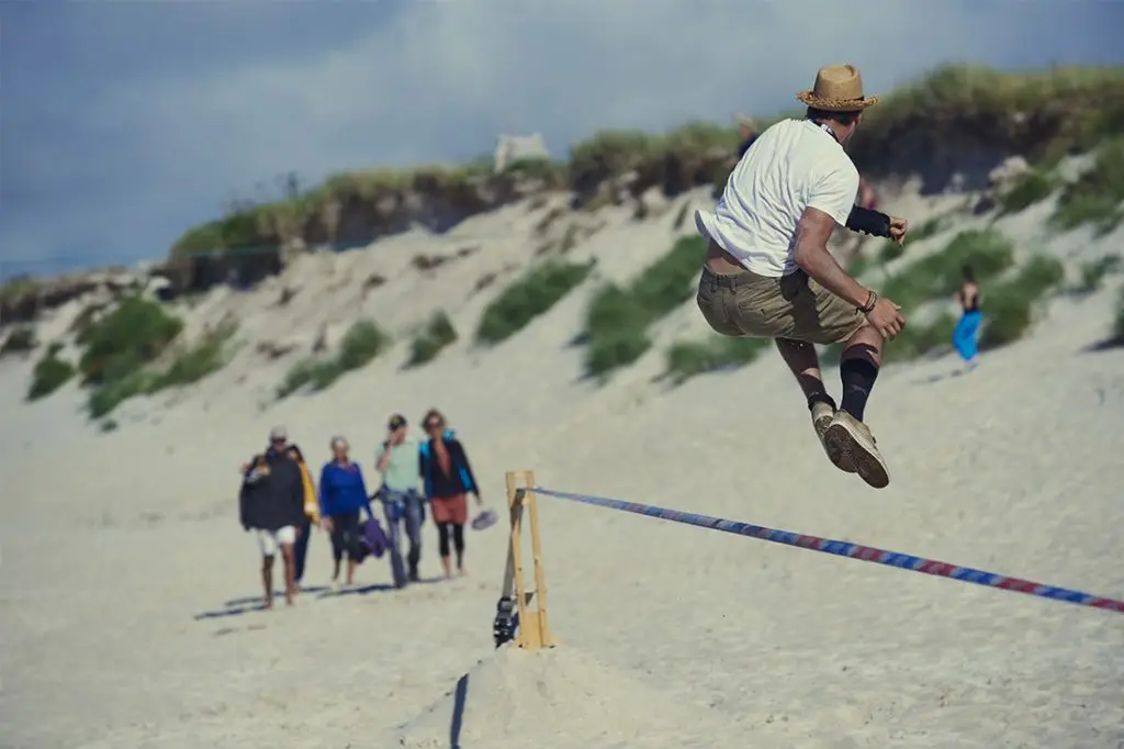 Slackline au contest d'escalade de Blokuhaka en Bretagne