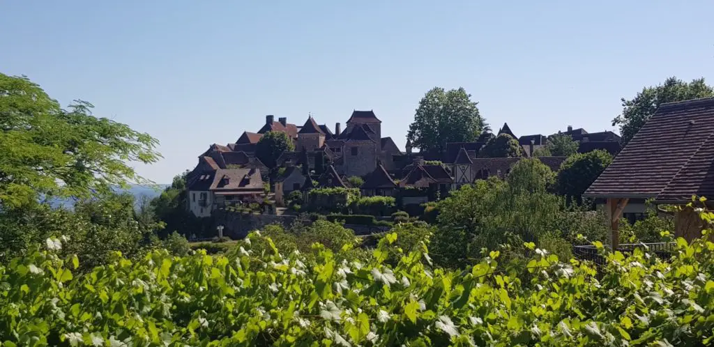 en arrivant au village de Loubressac dans le lot