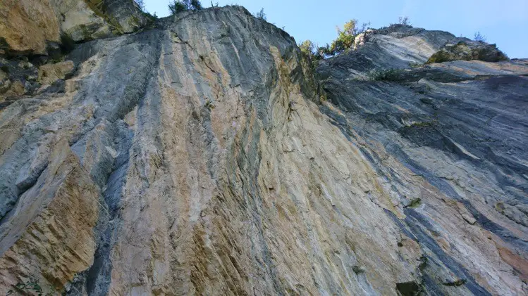 Falaise d'escalade de Grand Bois au secteur Les Bœufs Rouges