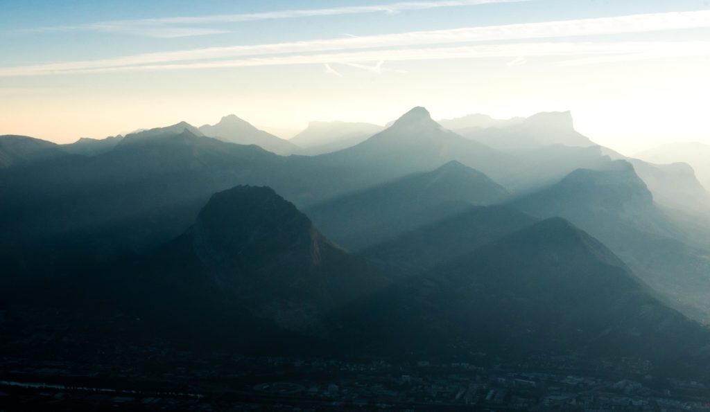 Les montagnes en face du Vercors