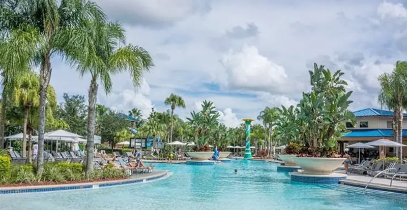 Piscine camping dans un village Homair