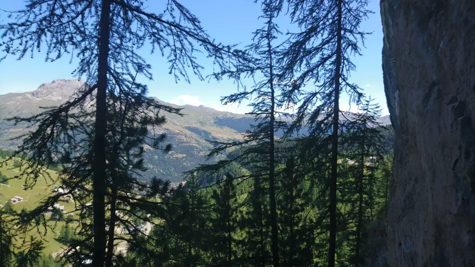 Vue depuis la falaise d'escalade du Pimaï