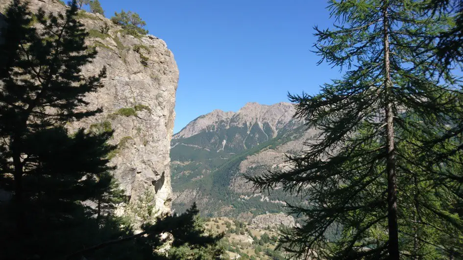 Vue depuis le site de grimpe le Bouchier dans les Hautes-Alpes