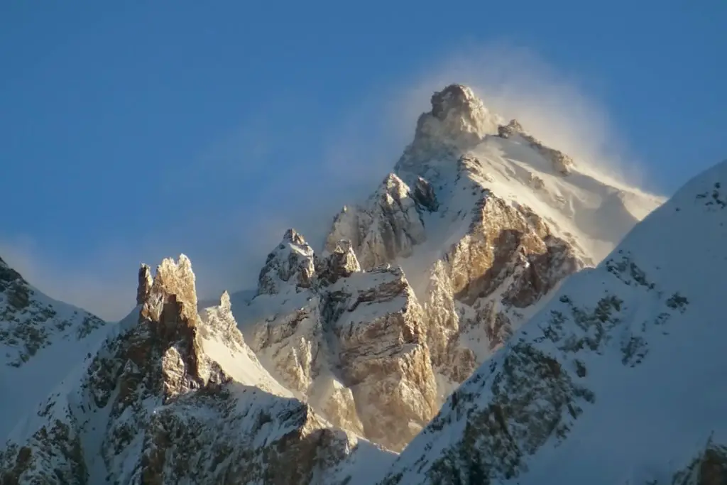 Coucher de soleil sur les sommets surplombant la station de Ceillac dans le queyras