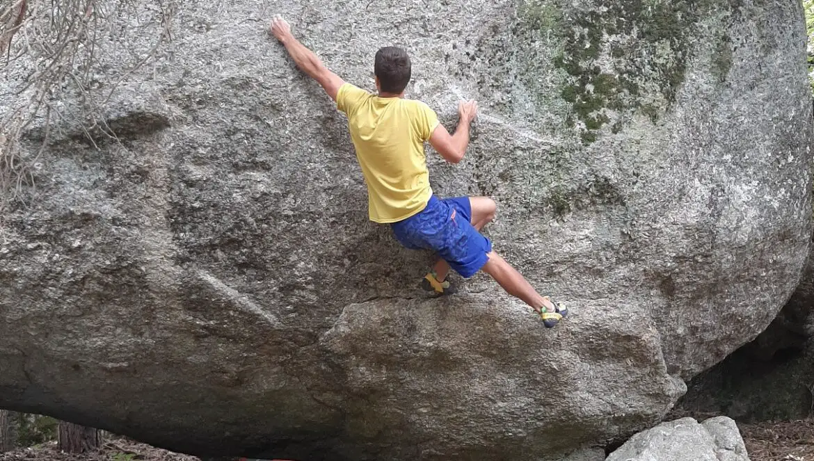 Sven BARTHELEMY dans le bloc Mars Attack 7A+ à Charraix