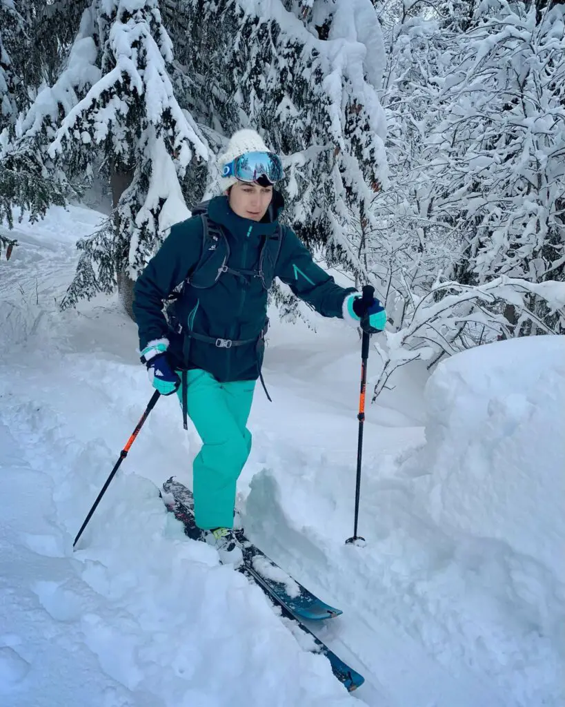 Cloée LECOMTE en Ski de randonnée dans le massif de l’Etale