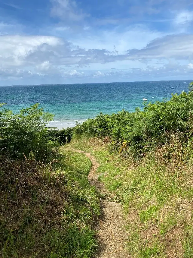 La beauté des falaises proche de Plouguerneau pour oublier les 40 km du GR34 qui nous attendent