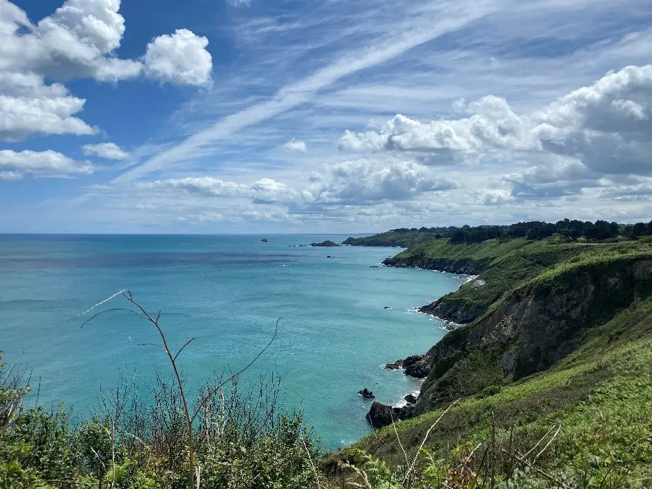 Les falaises de Plouha sur le sentier des douaniers GR34