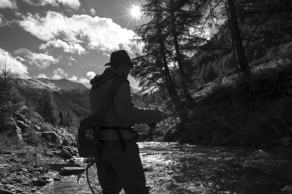 mathieu en action de pêche sur le Guil